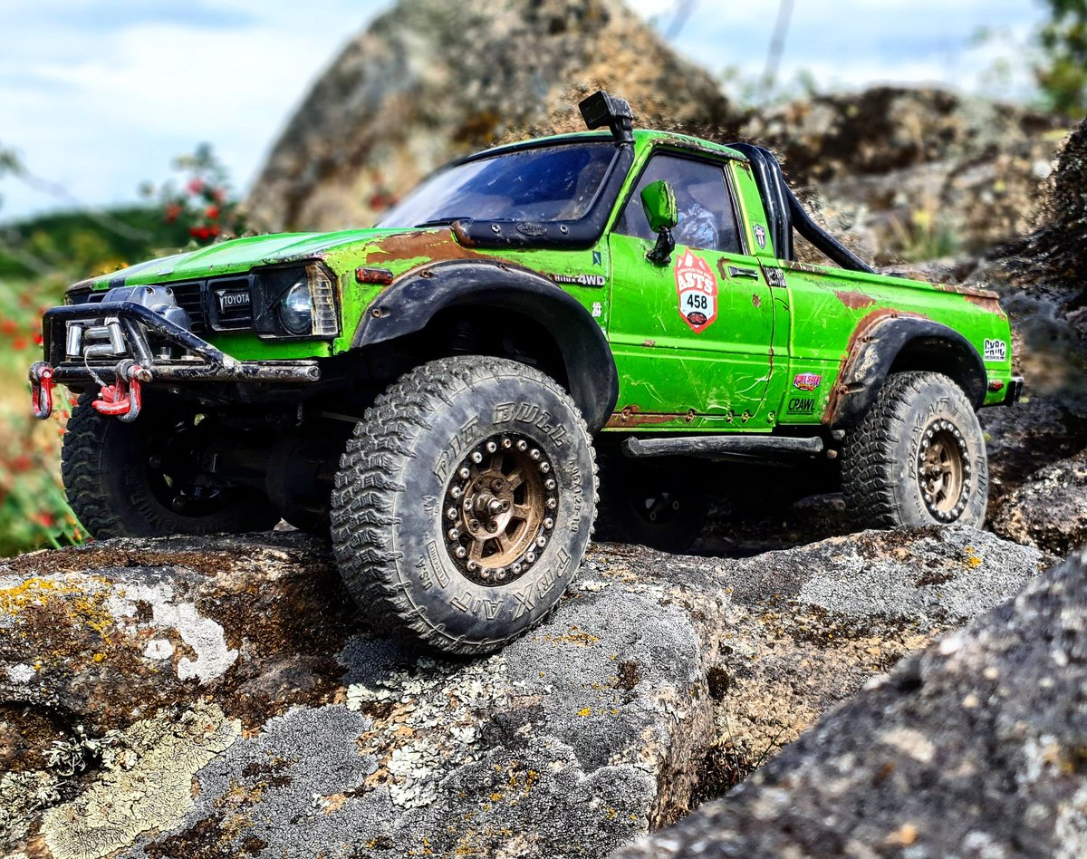 It's time for a great morning trail run with the rusty Yota 😊

#rc #axial #axialracing #axialscx10 #toyota #toyotahilux #hilux #rctruck #rctrailtruck #rchobby #rc4wd #tamiya #pitbullrc #ssdwheels #rclove