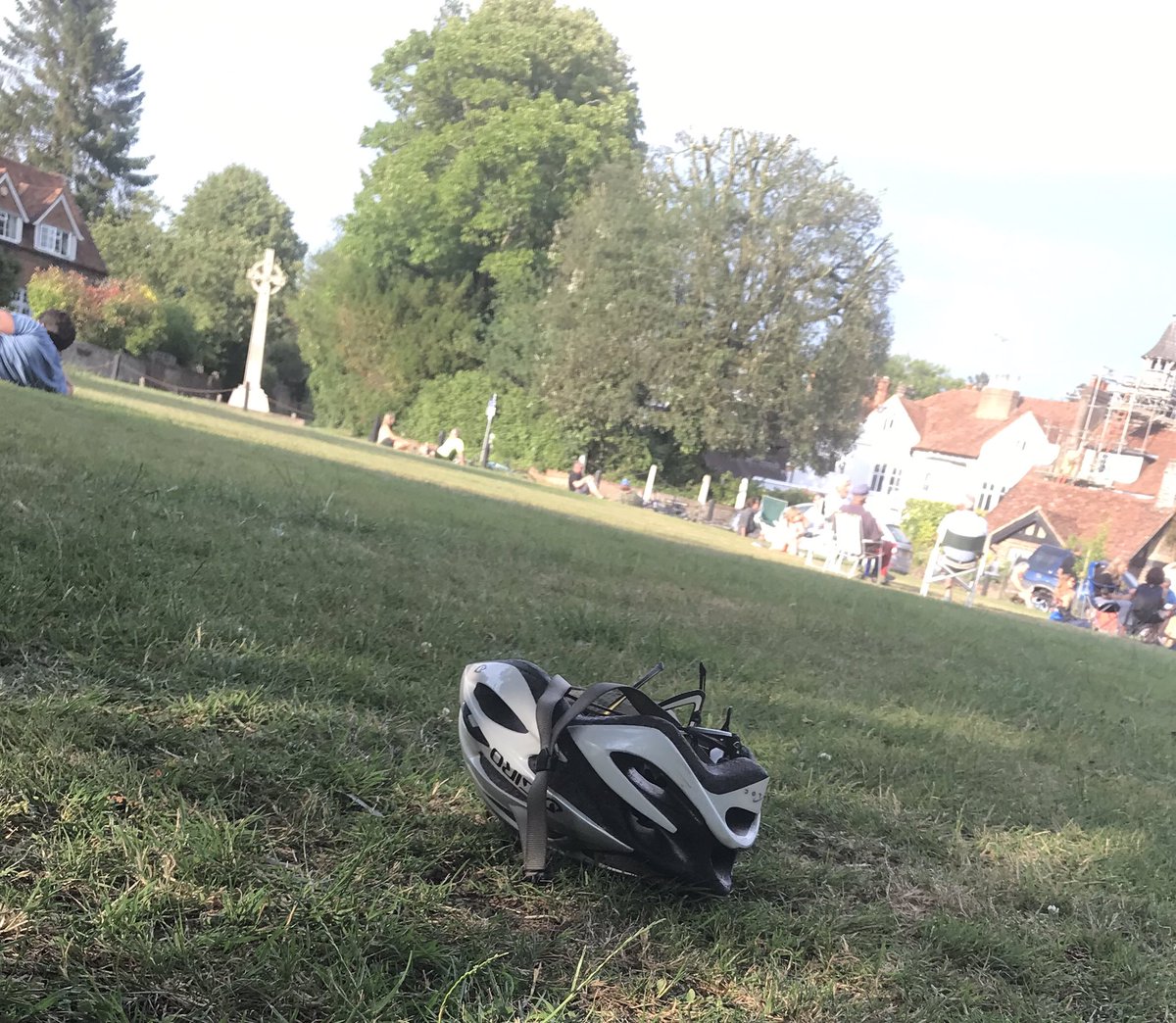1000Rach's tweet photo. #WeekInPhotos #SocialDistancing #LockdownLife #exercise #poppies #SundayWalks #EarlyWalks #LateWalks #AvoidingTheHeat #AfterWork #cycling #sunshine #clouds #FridayFeeling #buckinghamshire #chilterns 🌺☀️🌓🚴♀️ https://t.co/dNE2WH6niC