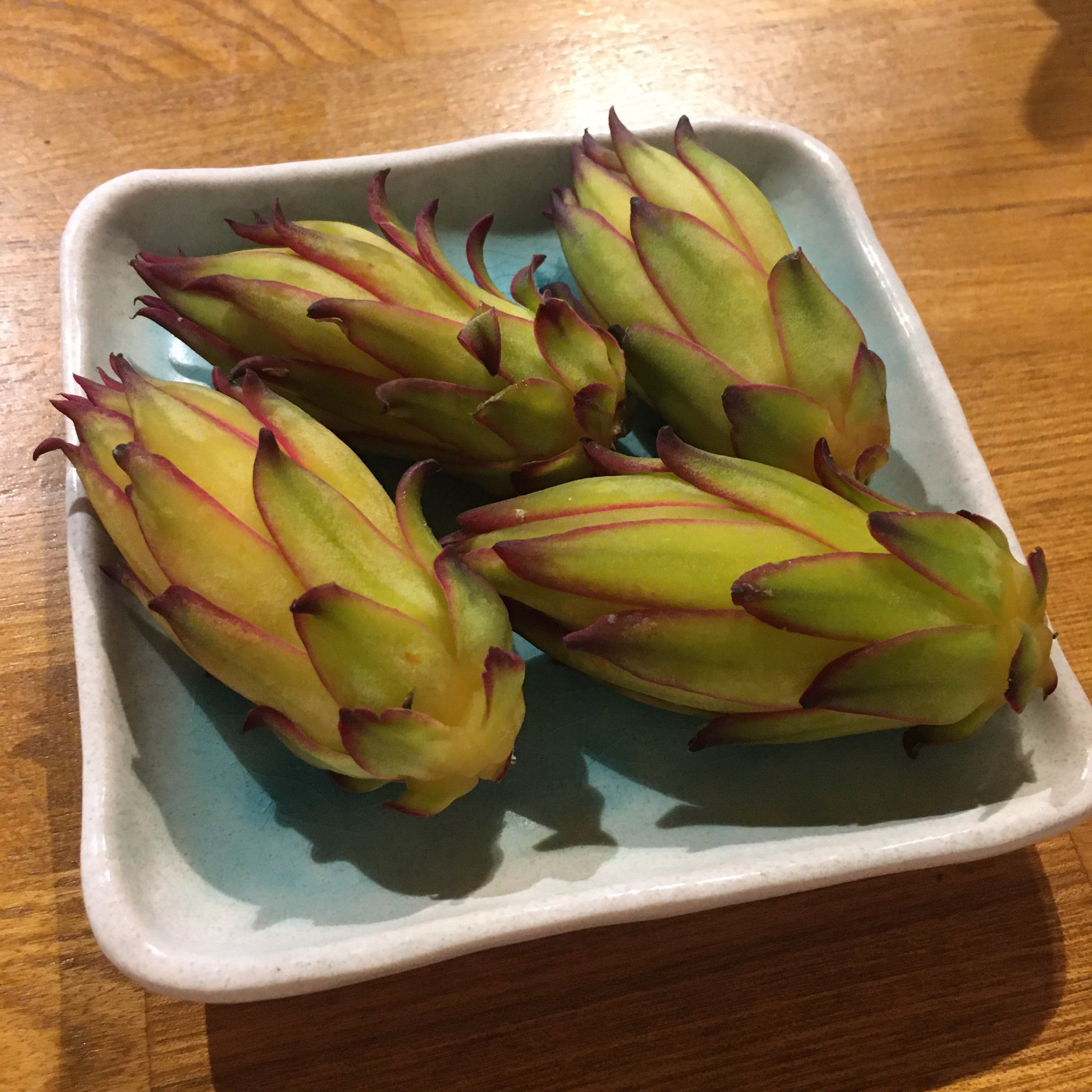 バレアリック飲食店 珍しい食材 ドラゴンフルーツの蕾 のフリット 今夜ございます 試食したみるとアーティチョークみたいな感じでした その他 タコとセロリのセビーチェ やりいかフリット ゴーヤ入り酢モツ 冷やしレバニラ など 今週末は日 バレアリック飲食店 珍しい食材 ドラゴンフルーツの蕾 のフリット 今夜ございます 試食したみるとアーティチョークみたいな感じでした その他 タコとセロリのセビーチェ やりいかフリット ゴーヤ入り酢モツ 冷やしレバニラ など 今週末は日