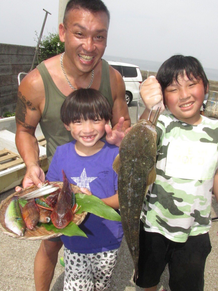つりの浜浦 マゴチは風が変わってから雨崎前からボッケ沖へ流して釣りました １２時頃釣れたメゴチ をえさにしたけど バラシが多くて 孫バリつけたらいいと思いますよ とはしまだ様でマゴチ１匹 ５１cm ホウボウ１匹 Cm キス３匹 Cm の