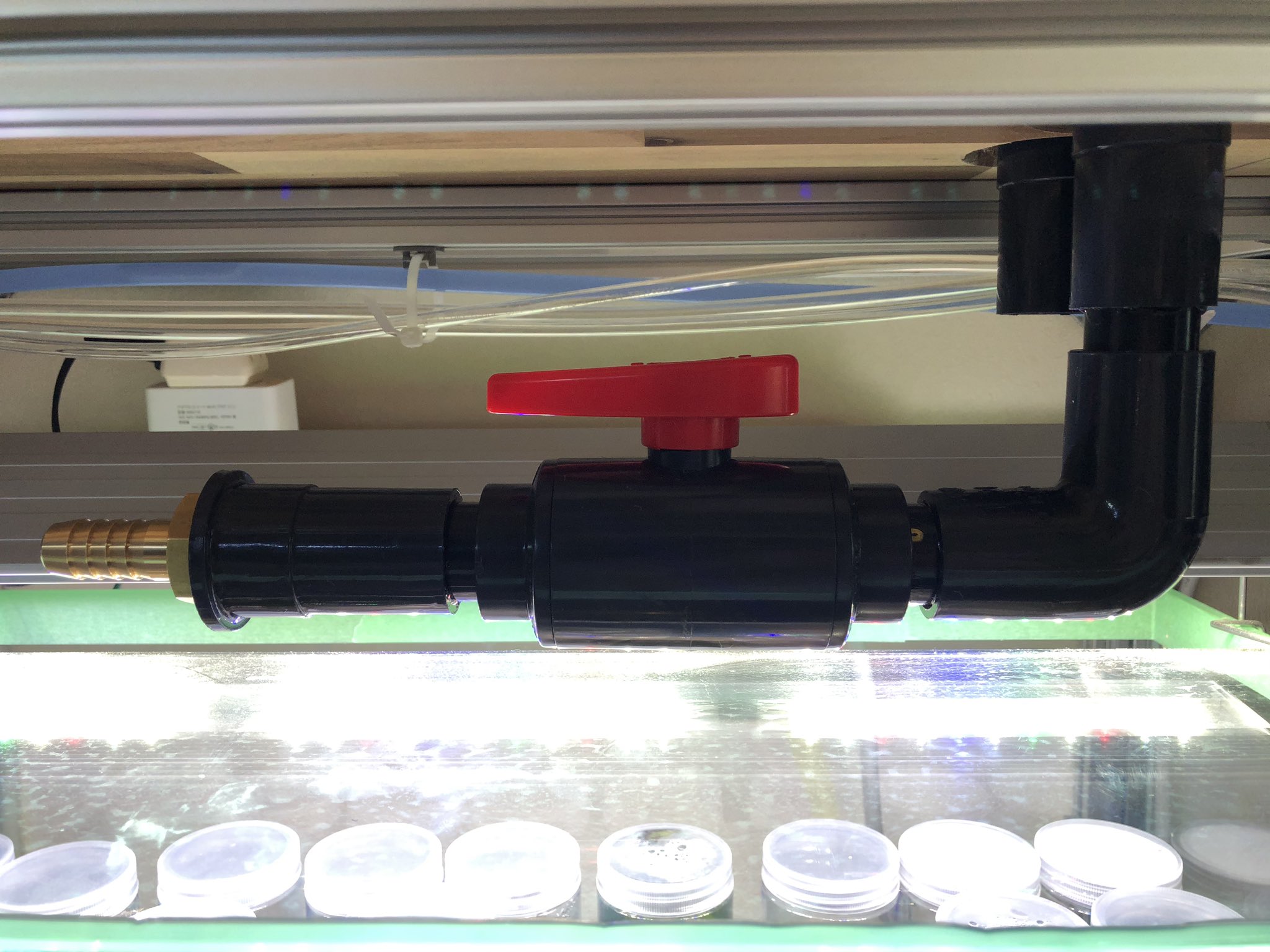 Shunsuke Sakai 外部フィルターの給排水用の配管を接続 ホースニップルは16 22mmのホースを接続 塩ビパイプ エルボ バルブ カクダイ 655 506 給水ソケット ホースニップル アソー Hn 1616 塩ビ配管は全てa T Co O8hlqp2fax