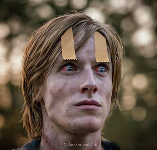 Todos ahorita viendo #Dark 

#DarkNetflix #DARKseason3