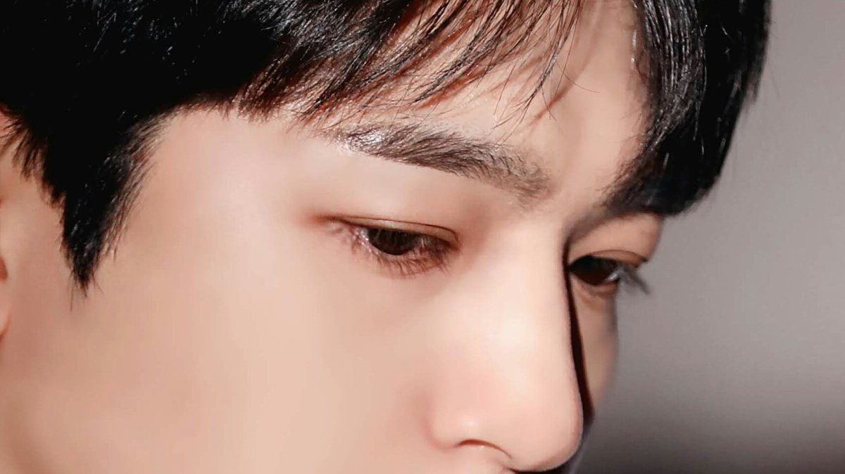 oh how beautiful Sungjin's eyes are, how it serves as a door to his heart, how it holds and shows different emotions, how just by looking at them even w/o saying words, we can already feel the happiness, anticipation, wonder and hurt... his eyes really are full of galaxies 