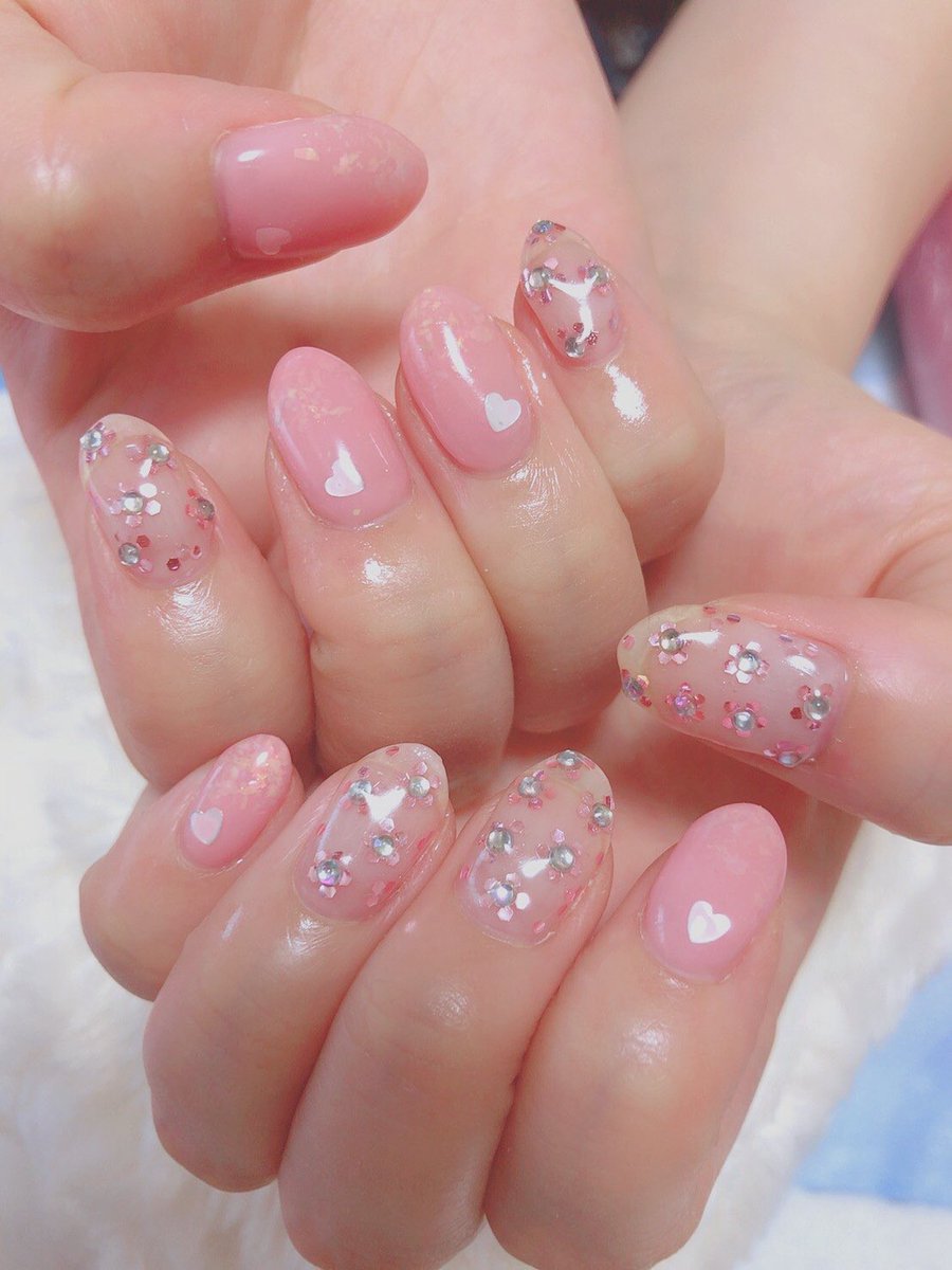 こないだまるみんネイルできれいにしてもらいました\(*ˊᗜˋ*)/💕💗🎀🎀💗💕💅の写真