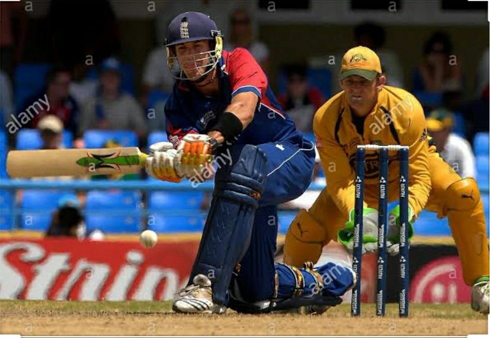 KP came out to bat alongside Ian Bell and the duo formed an almost run a ball 140 runs stand for the 3rd Wicket..KP went on to score a fighting 104, but didn& #39;t get the support after the dismissal of Bell and Eng lost that match..but, that was a high class knock..