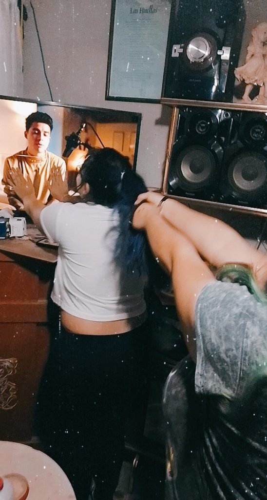 gaby_zuritavm's tweet photo. Realmente le jale el cabello a mรญ prima por quรฉ dijo que @mariobautista_ era de ella oigame no yo sรฉ lo prestรฉ y aparte no me dejaba abrazar a la pantalla ๐๐๐ #StreamMB https://t.co/e6hheyuUNH