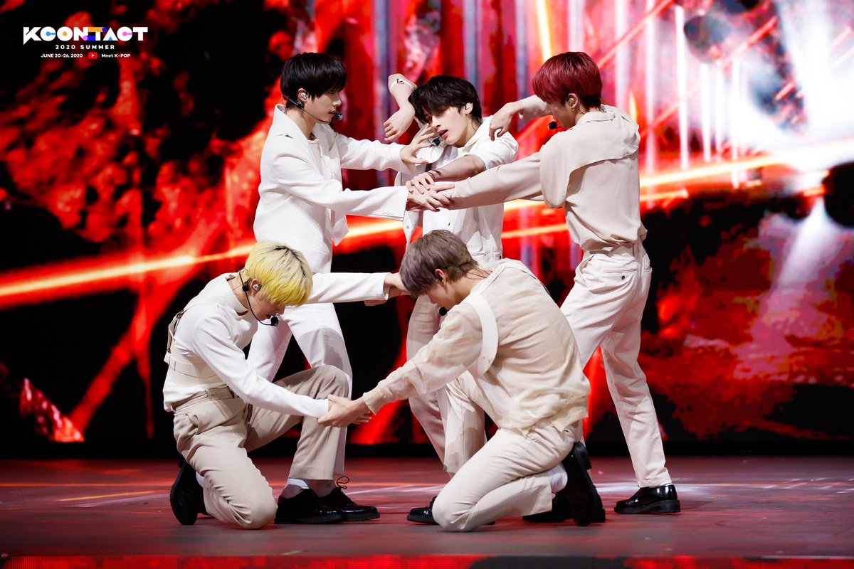 TXTITALY's tweet photo. L'account ufficiale KCON Global ha pubblicato queste foto dei TXT, scattate durante l'esibizione di "PUMA" alla KCON:TACT 🐆
@TXT_members @TXT_bighit #TXTatKCON #TOMORROW_X_TOGETHER #TXT #투모로우바이투게더 https://t.co/D3HURNWU4I