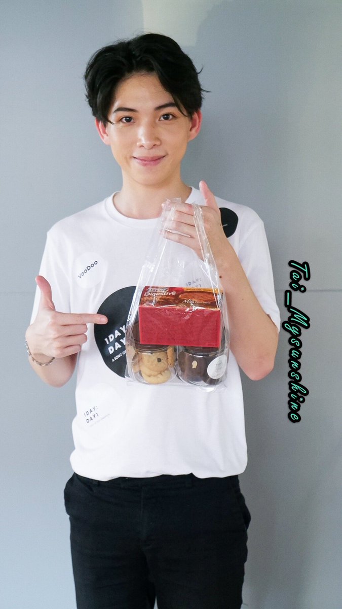 MysunshineTai's tweet photo. กินขนมด้วยกันมั๊ยยยคับ🍪🍪
#thithanaphat
#ไต๋รอยยิ้มของฉัน #1DAYproject #blackbloock https://t.co/DIJ3gsdkBv