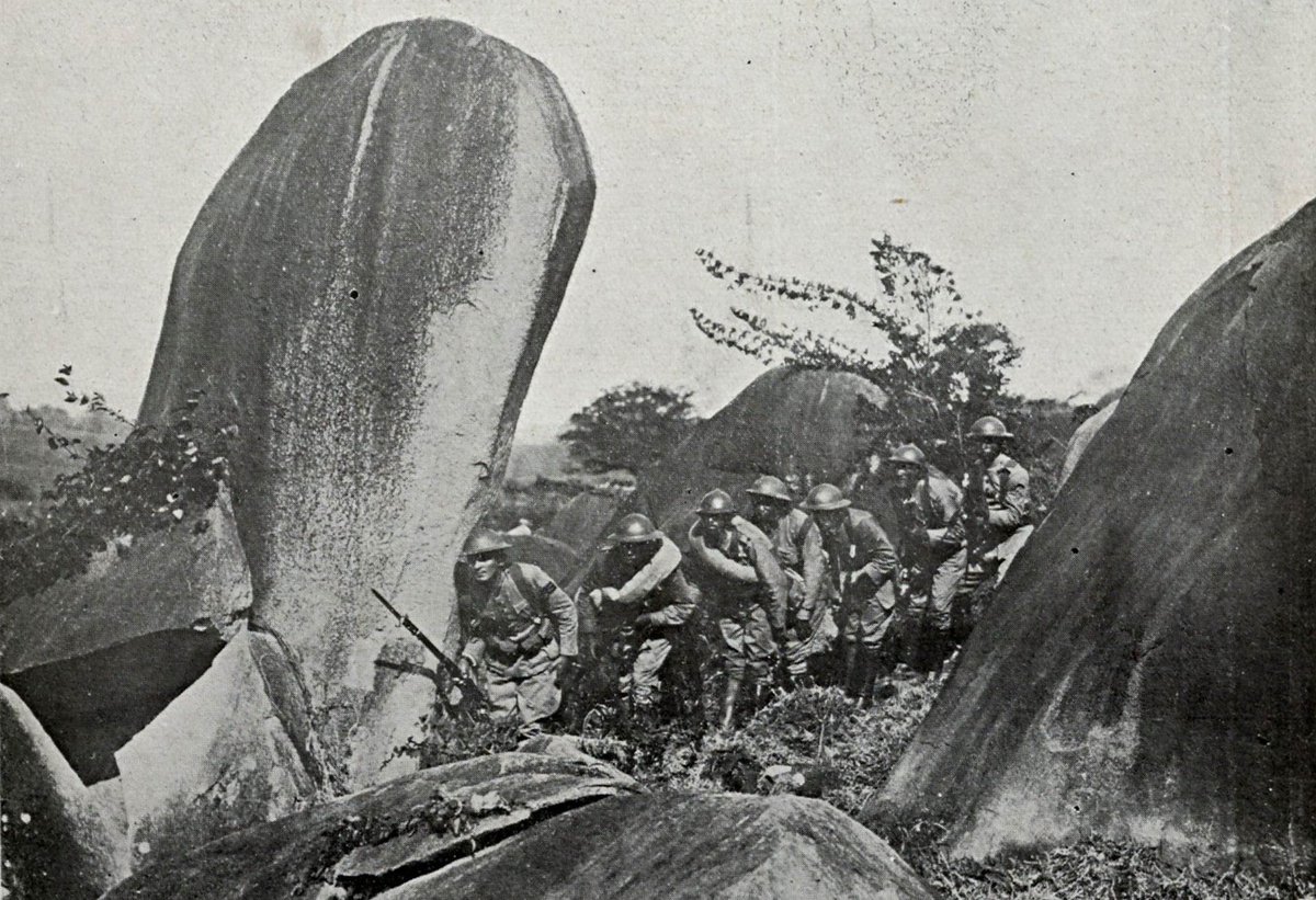 guardioesde32's tweet photo. Patrulha paulista de reconhecimento no subsetor de Amparo/SP, em meados de setembro de 1932. Registro publicado na revista "Careta" em 29 de outubro de 1932. #9DeJulho #RevoluçãoConstitucionalista #RevoluçãoDe1932 #RevoluçãoDe32 #AmparoSP https://t.co/bQpNkgNzaH