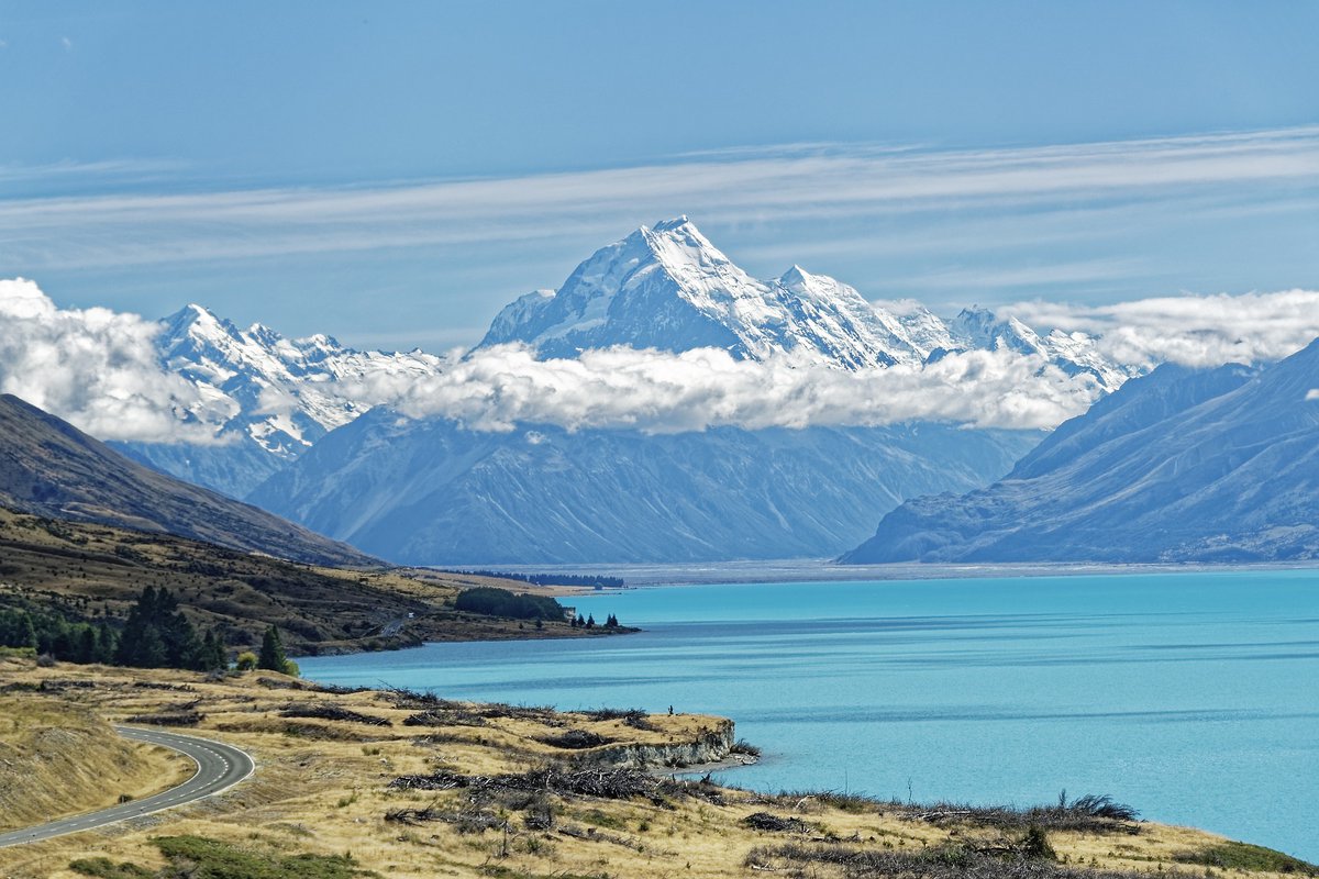 Se estima que su separación de Asia tuvo lugar hace 60-85 millones de años y de la Antártida hace 130-185 millones de años. Precisamente Nueva Zelanda y Nueva Caledonia pertenecieron a este continente además de algunas pequeñas islas adicionales como la isla de Norfolk.