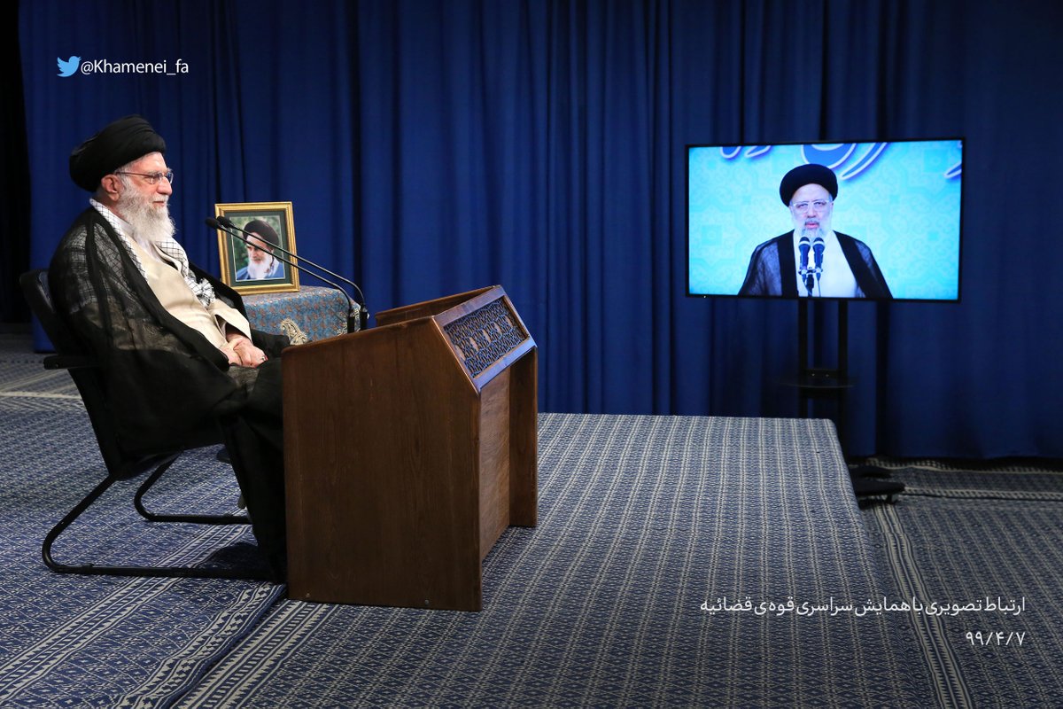 Khamenei_fa's tweet photo. #مبارزه_با_فساد که در دوره جدید قوه قضائیه به اوج خود رسیده است، باید بدون اغماض و بر اساس حق و عدل و قانون و همچنین بدون تعدی و ظلم به افراد بیگناه با قدرت ادامه یابد. https://t.co/rAaLr0b290