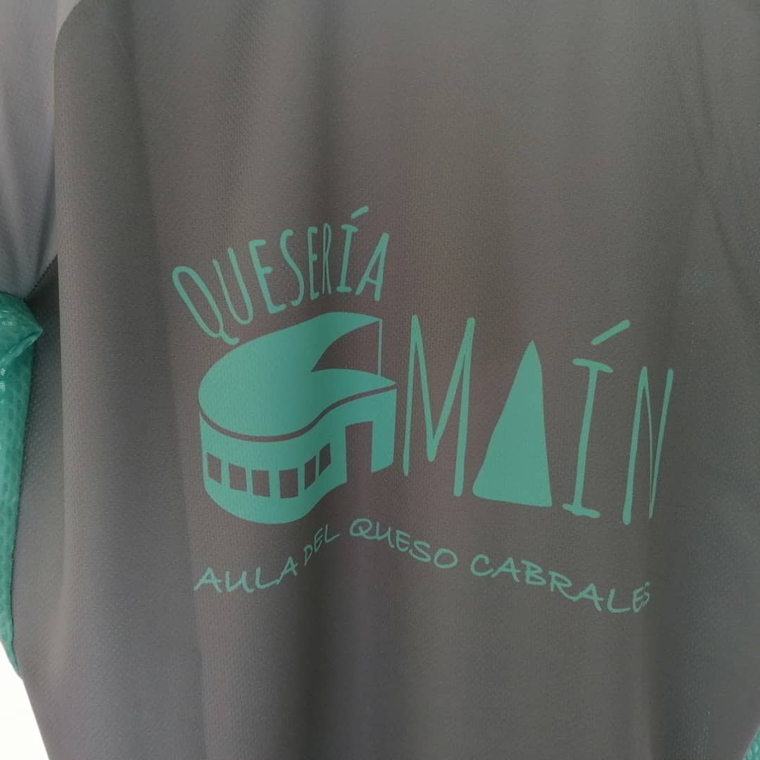 Hoy estamos de estreno, tenemos nueva equipación. Camisetas sostenibles hechas con plásticos reciclados recogidos en los oceanos, ríos y playas.
Si os gusta tenemos tallas hombre y mujer y podéis encontrarlas en #queseriamain 👌😉
#veskinsportswear #ropasostenible