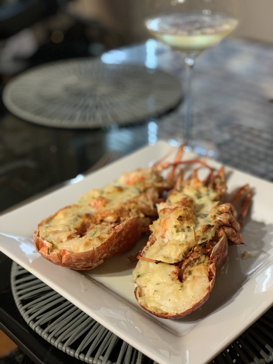 tssorcinelli's tweet photo. Last night #dinner #Lobster #Thermidor 🦞🦞🦞washed down with #BaronDeLaducette Pouilly-Fume! #OMG what an astonishing #supper! Loved it 🤩🤩🤩 #SaturdayMorning #Throwback #Shellfish #Fish #Datedinner #cheflife #restaurant #fisherman @lobsterandswan https://t.co/WDMxpsOUMg