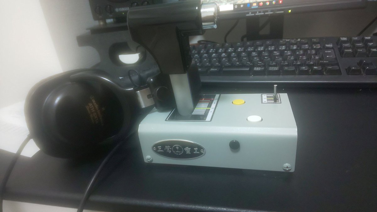 projectp_p's tweet image. 100均の制振ゴムを貼り付けたら、コントローラー操作しても滑らなくなった！