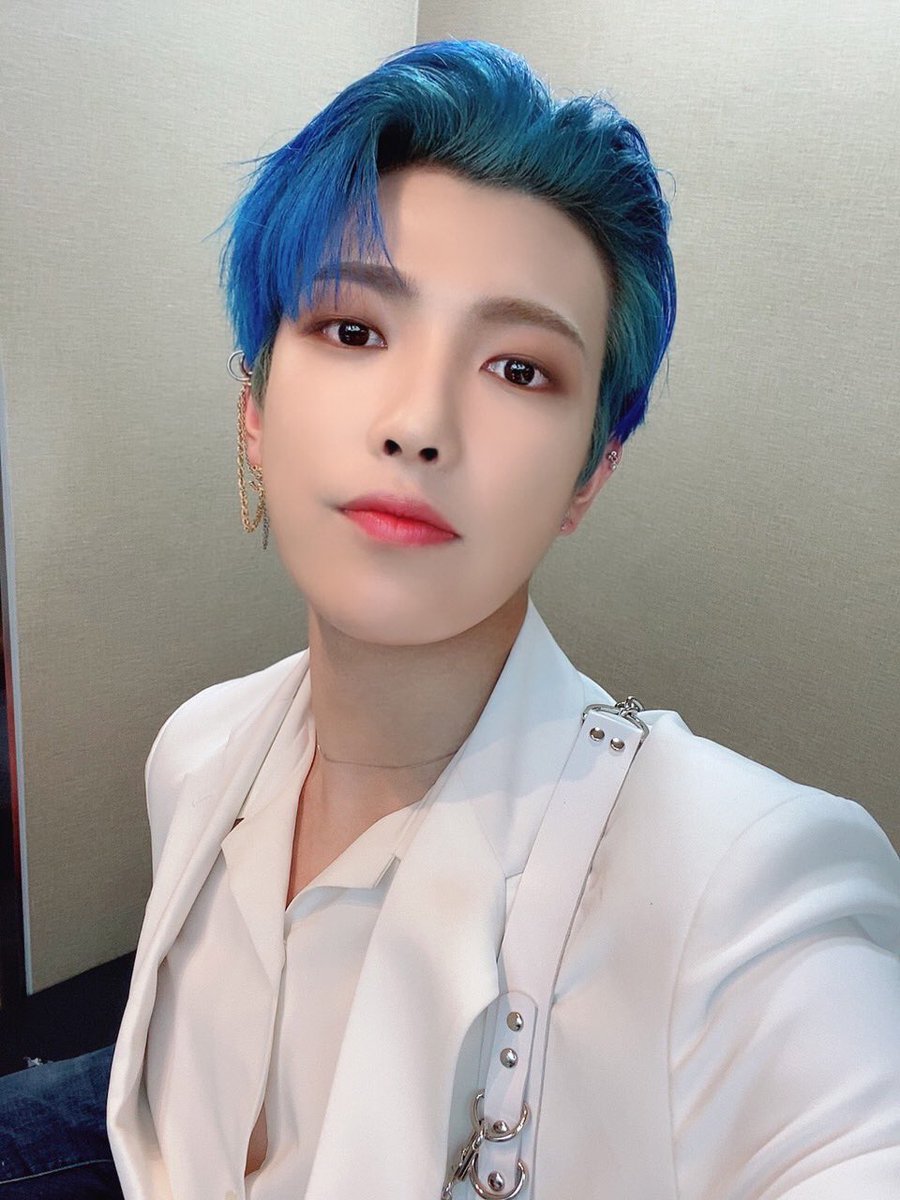 ATEEZofficial's tweet photo. [#홍중] 어제도 너무 고마웠어요 에이티니💙
#ATEEZ #에이티즈 https://t.co/qpZ4gQRfgo
