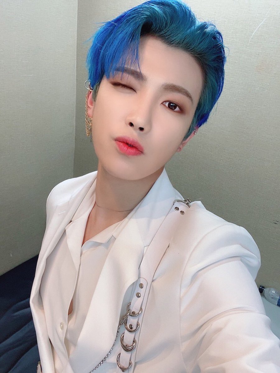 ATEEZofficial's tweet photo. [#홍중] 어제도 너무 고마웠어요 에이티니💙
#ATEEZ #에이티즈 https://t.co/qpZ4gQRfgo