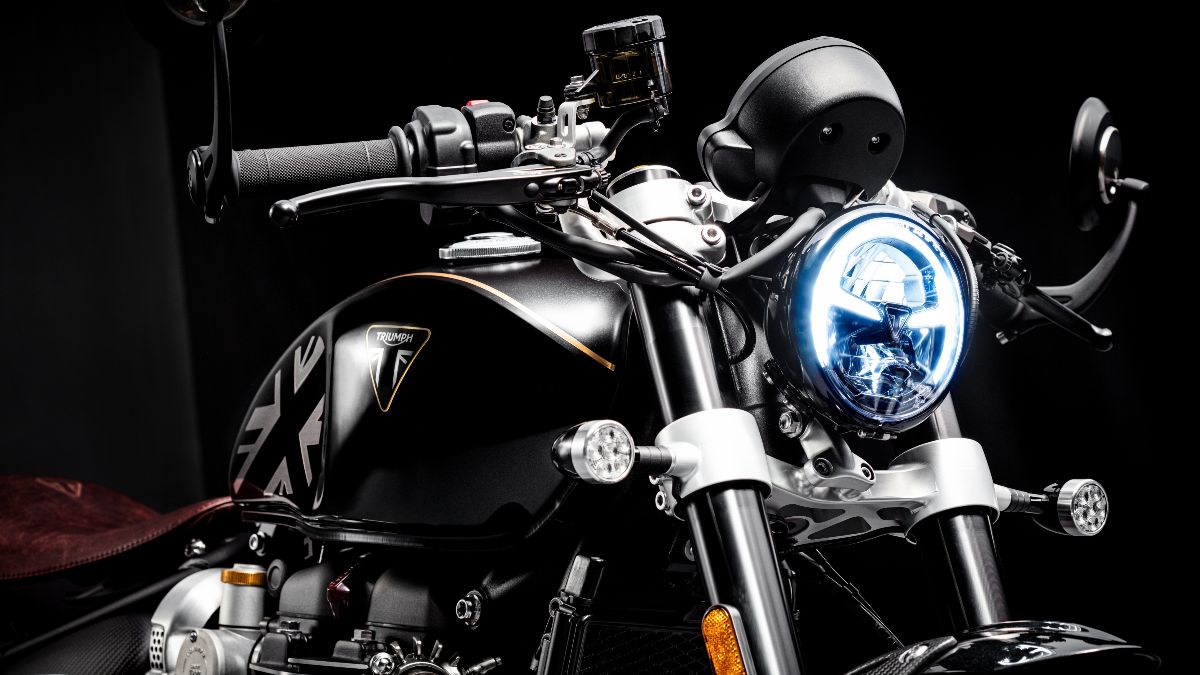 UKTriumph's tweet photo. The #Bonneville Bobber TFC delivers its own step up in ultra-premium custom finish and detailing.

Find out more - https://t.co/2UyXsqdPHX #TFestAtHome https://t.co/fSev8DMLR5