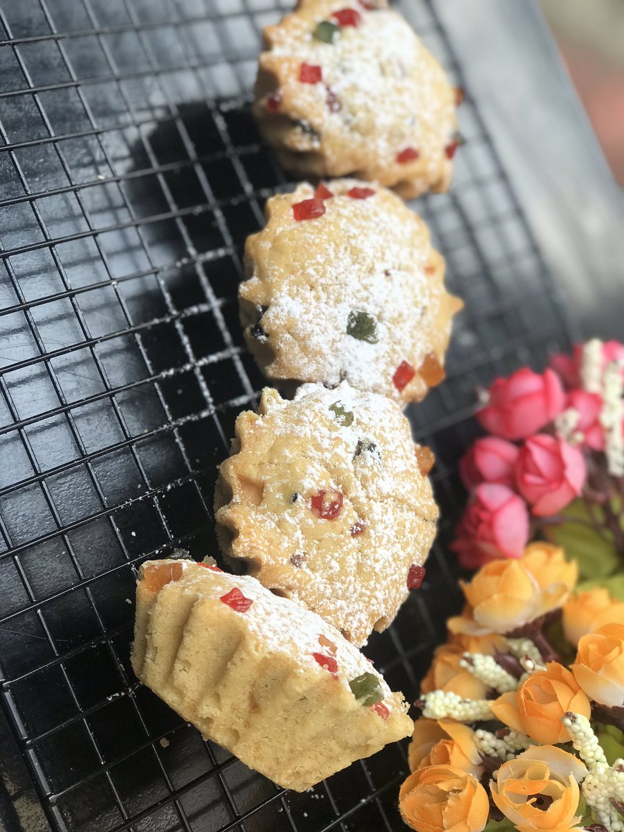 mapenacakes's tweet photo. Letβs eat cake. #queencake #blissineverybite https://t.co/p38oCDtkM8