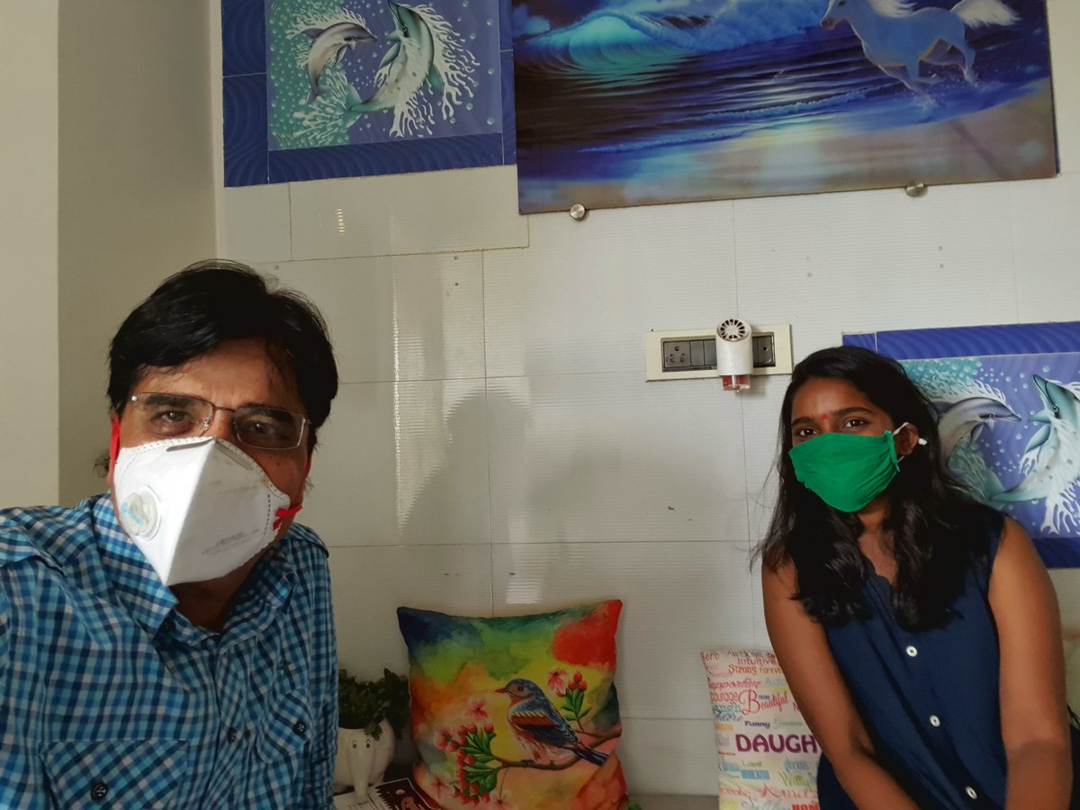 Met Karishma Bhosle young dynamic girl, who is fighting for a cause, at her residence PMG Colony Mankhurd Mumbai

अन्याया विरुद्ध आवाज उठवणाऱ्या धडाकेबाज करिश्मा भोसले या युवतीला आज तिच्या घरी ( पी एम जी कॉलनी मानखुर्द मुंबई) जाऊन भेटलो <a href="/Dev_Fadnavis/">Devendra Fadnavis</a> <a href="/BJP4Maharashtra/">भाजपा महाराष्ट्र</a>