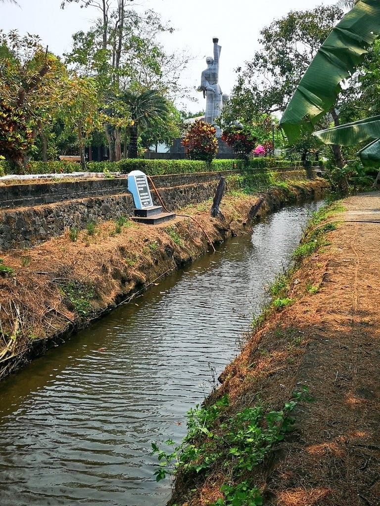 We finished up at the Sơn Mỹ Memorial. Within the site is the irrigation ditch in which many of the villager were rounded up, forced into and then murdered by the men of Charlie Company