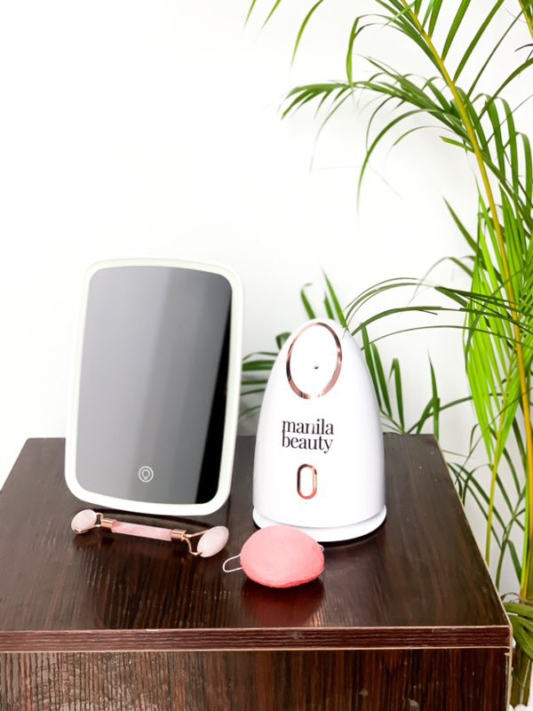 ManilaBeautyco's tweet photo. New additions to the family. 
Nora LED flat touch rechargeable mirror - 8000
Pink jade stone roller -4500
Konjac Sponge 3) 3500
Livia facial steamer -9000

Free delivery within Lagos. https://t.co/zY5vJcmx3J
