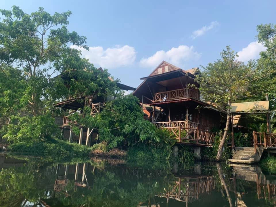 ElizabethXeffy's tweet photo. Thailand 🇹🇭 river house #travel #Thailand #landscapephotography #landscape #backpacking #Asia #water #river https://t.co/bhjWArgJtp