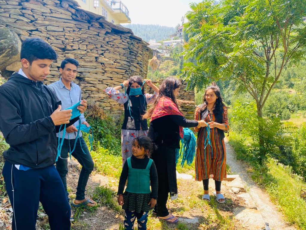 NidhiFoundation's tweet photo. We joined hands with ONGC to help the people  of Kotkhai, shimla to fight against #COVID19. Our small contribution towards a preventative measure against #coronavirus led us to distribute 1 lakh Khadi masks to the population of Shimla!
We continue to aspire to help people.@ONGC https://t.co/SH421VU5S1