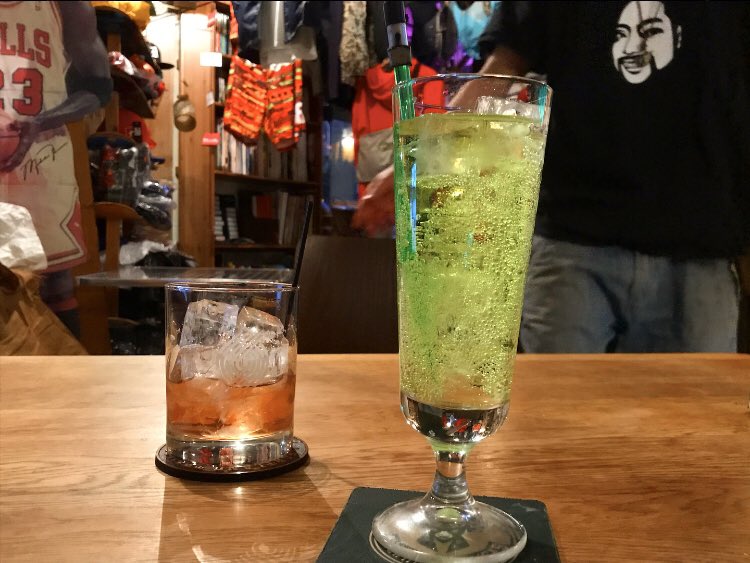 hojaluna's tweet photo. sEE yOU mONDAy🌹🦌☺︎
#seeyoumonday #haveaniceweekend #cocktailsaturday #tryit #orderhere #drink #nbacocktails #mikeandmike #thegreekfreak #ripcity #fearthedeer #nba #BALLTONGUE #basketballcafe #木場 #originalcocktail #coaster #cocktail #tokyoeastside #cocktailstyle #weekend https://t.co/jKb0aSuA6Q