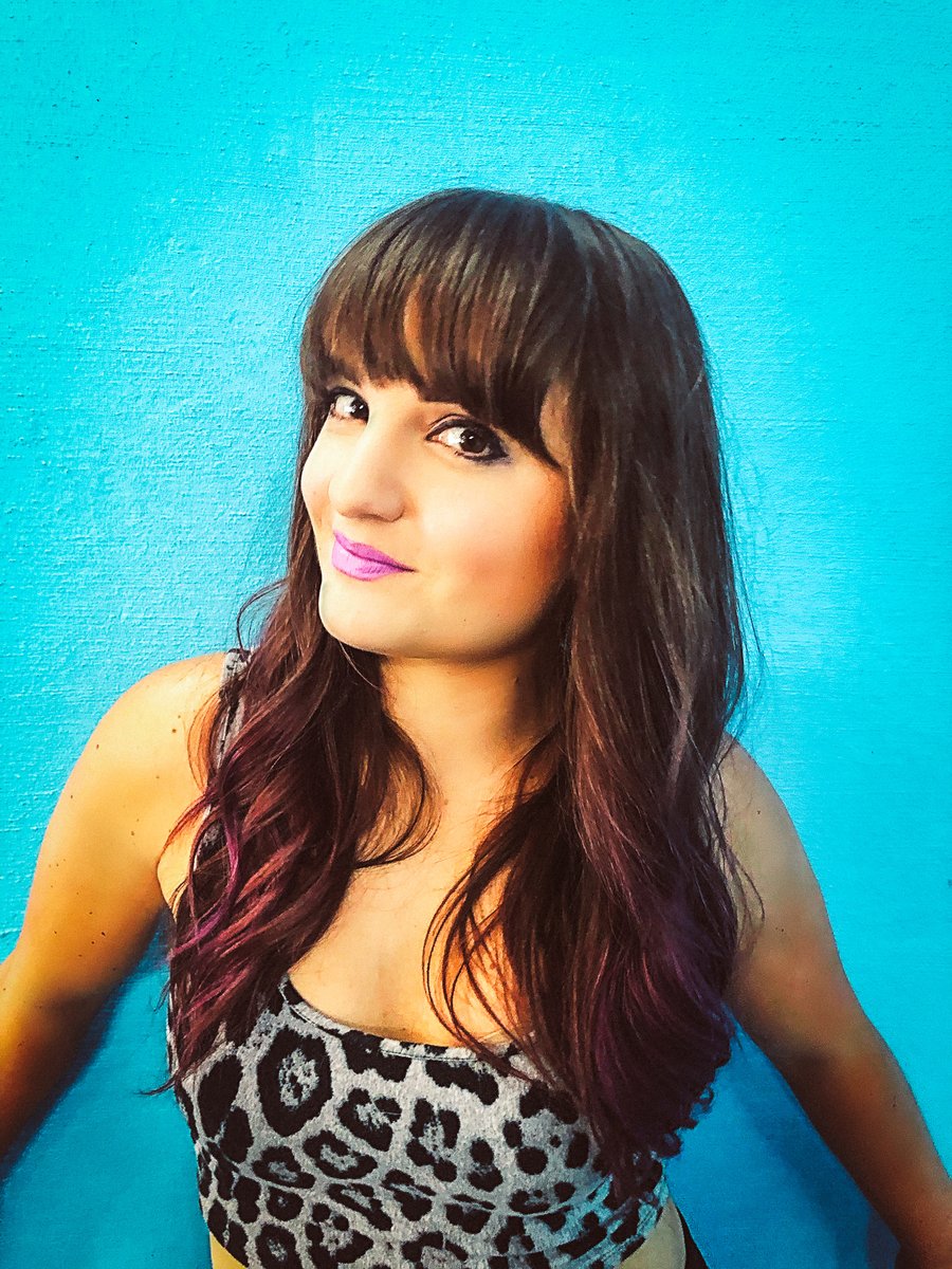 Big thanks to <a href="/CountryLineTV/">CountryLine</a> for re-airing my album release show today!!  💜💜
countryline.tv/videos/rachele…