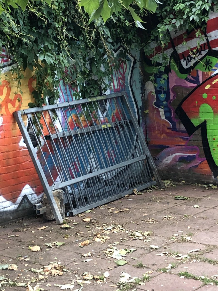 Nice move by Lambeth Council, who seem to have removed a chicane for cycling and replaced it with planters - much better solution (passage under the railway near Brixton between Leeson Road and Somerleyton Road)