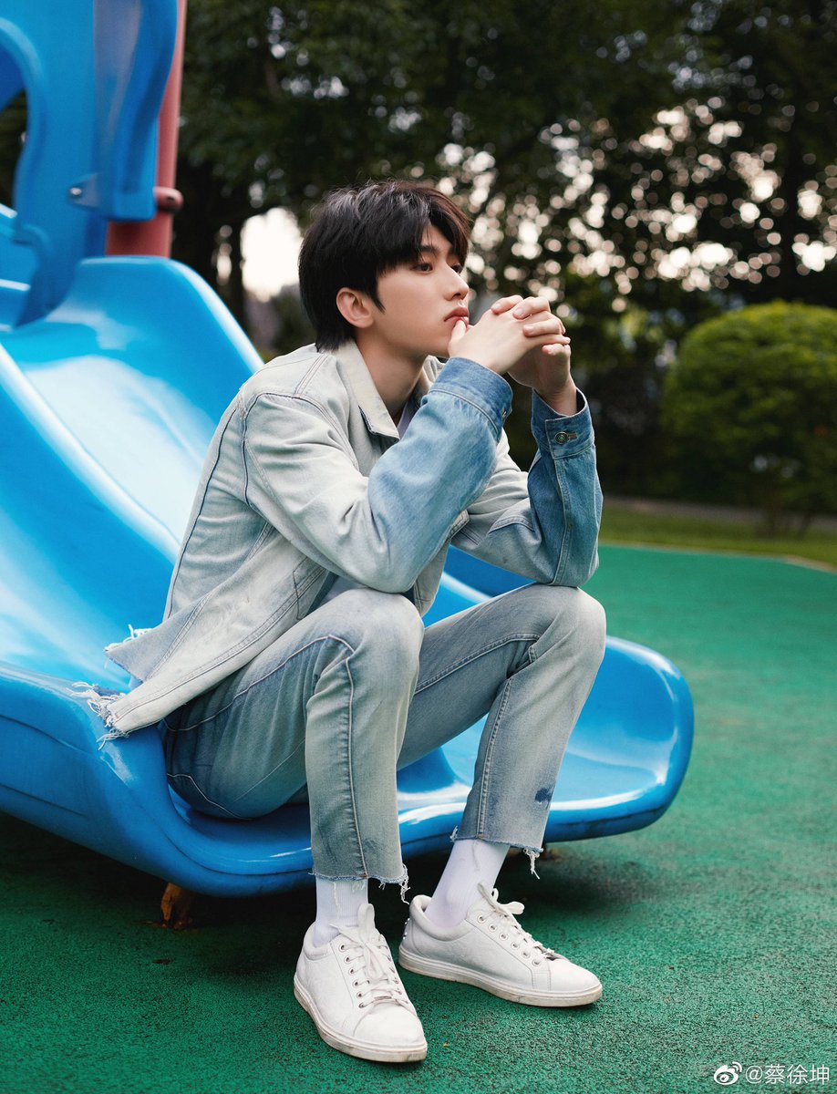 xukun pics tweet media