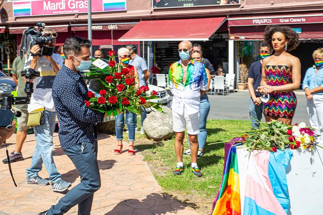 FreedomLGBT's tweet photo. 🇪🇸 Freedom Asociación LGBT asiste al acto del PSOE de San Bartolomé de Tirajana con motivo del día internacional del Orgullo Global 2020 🏳️‍🌈
#GlobalPride #Orgullo2020 #freedom #maspalomas #GranCanaria https://t.co/0c7TCxglAV
