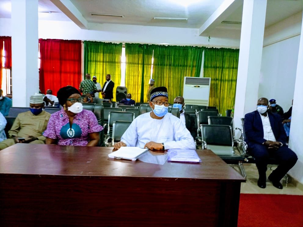 OfficialPDPNig's tweet photo. Edo 2020: PhotoNews-The Chairman of the Edo State @OfficialPDPNig Guber Election Primary and Governor of Bauchi State, @SenBalaMohammed, submitting reports of the election to the Appeal Panel headed by the PDP Chairman, @UcheSecondus https://t.co/JL0v4YKRa1