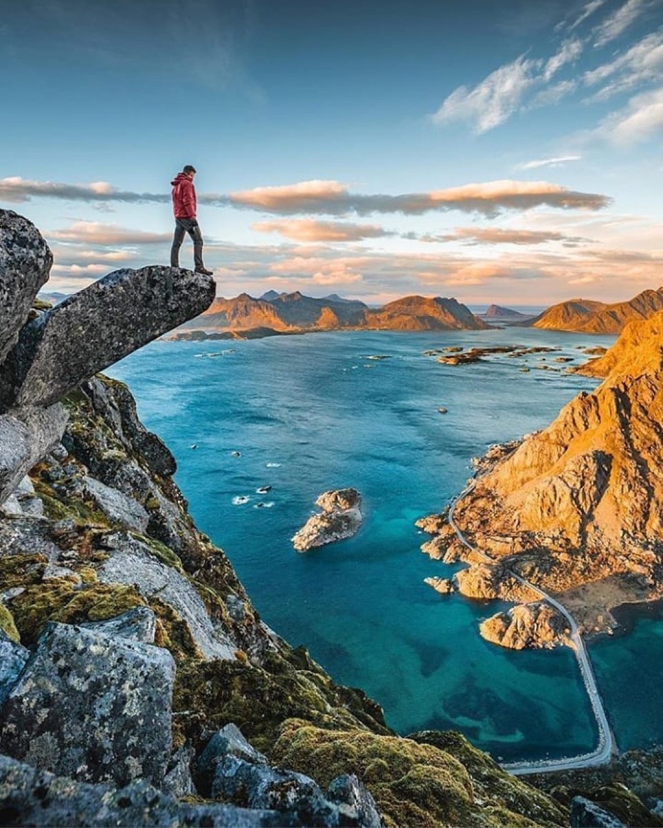 pexnow's tweet image. Sometimes words are just not needed. | 📷 credit: @magicalplacestotravel 

✨New product alert✨ With Pex, you can design custom 16 oz. stainless steel water bottles -- by text message!  Text your pics to 213-277-4468 to get started.