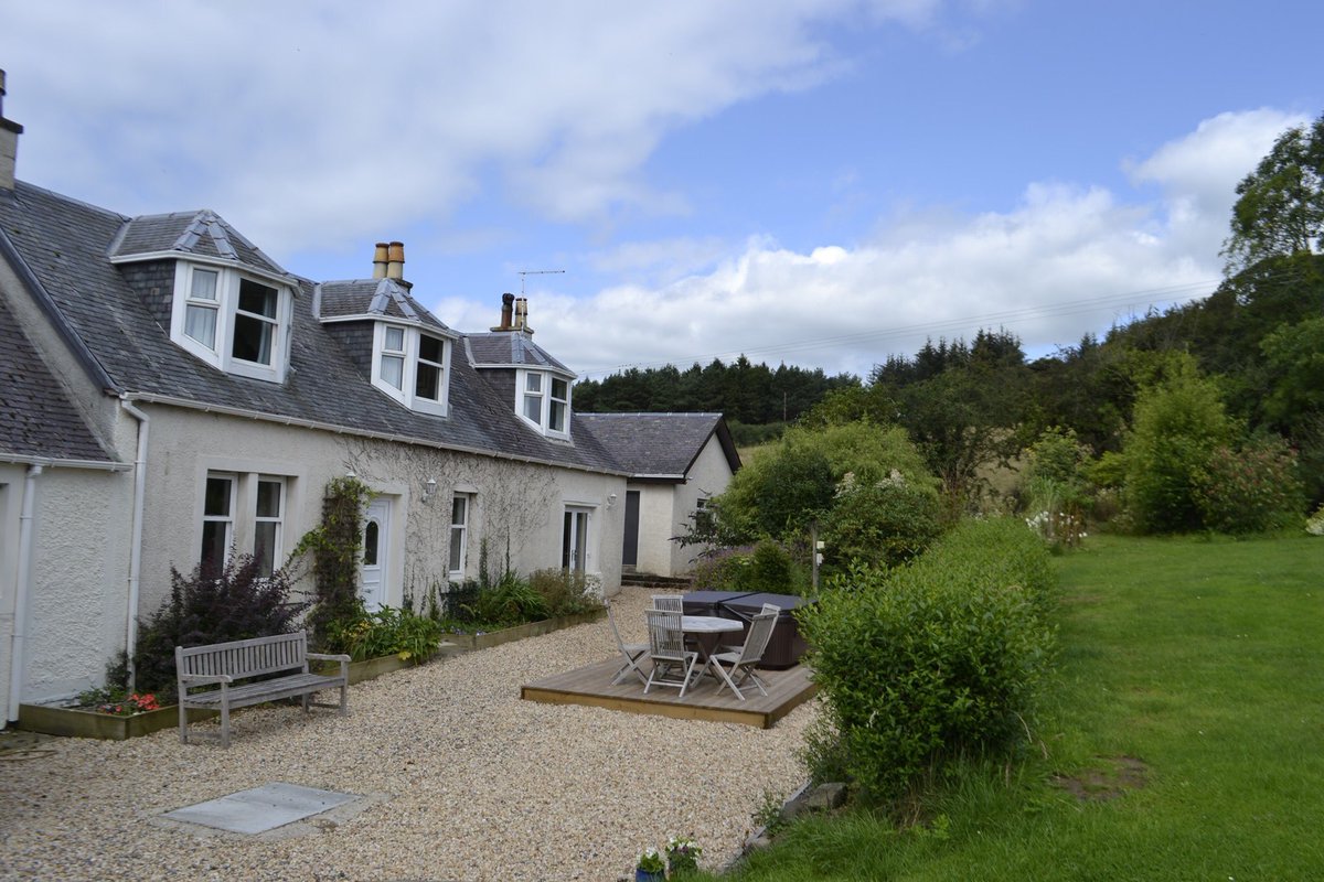 The brewer’s holiday cottage.  Rural location, sleeps 6, private hot tub and use of tennis court.  3-6 July £449.  PM to book.  You need a break! #relaxing