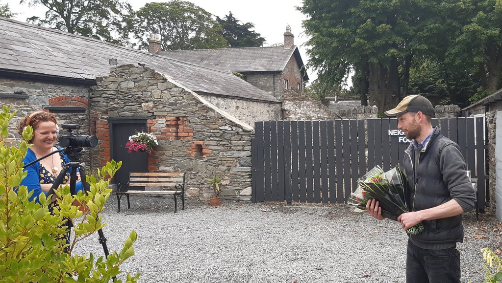 Lovely surprise to meet <a href="/joleencronin/">Joleen Cronin</a> having the chats with producers delivering their goods to <a href="/NeighbourFoodIE/">NeighbourFood</a> #blackrock this morning. Here is Gerard from #ballymad Flower Farm in #Julianstown talking about his gorgeous #sweetwilliam