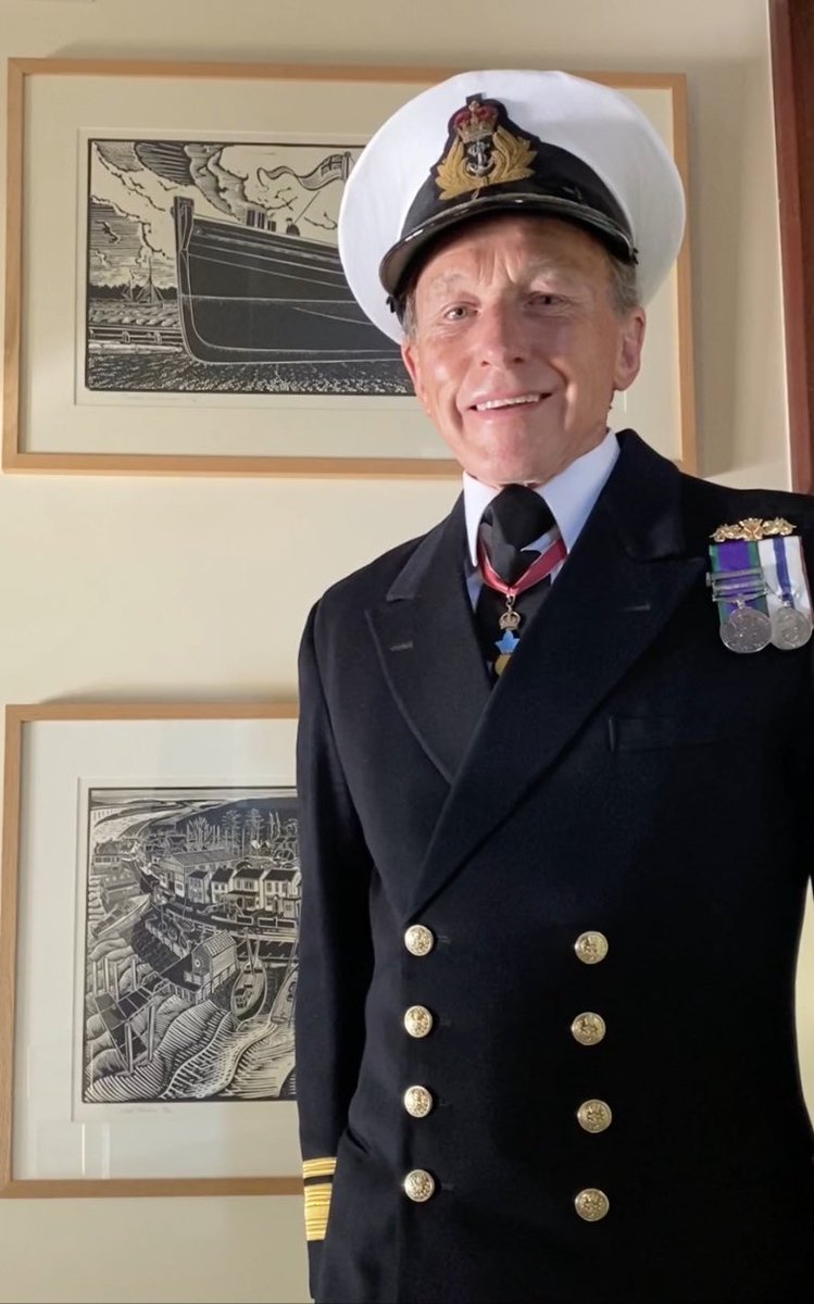 Swatchway's tweet photo. Rare selfie marking #ArmedForcesDay - first outing for new Command Badge approved for use @RoyalNavy 1 Jun 20.
Warmly thanking the men and women who served with me on the front line more than 20 years ago; and gratefully acknowledging all who serve today.
Backdrop: #JamesDodds https://t.co/sZGa5fluVK