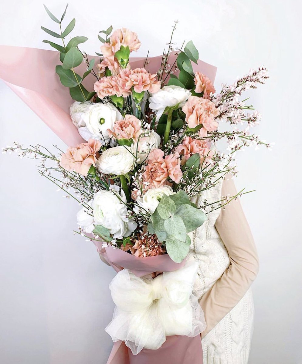 Looking for a BLACK, WOMEN-LED floral and events service? Check out @sostellarevents on Instagram & order your bespoke floral arrangements today  http://Sostellar.co.uk 