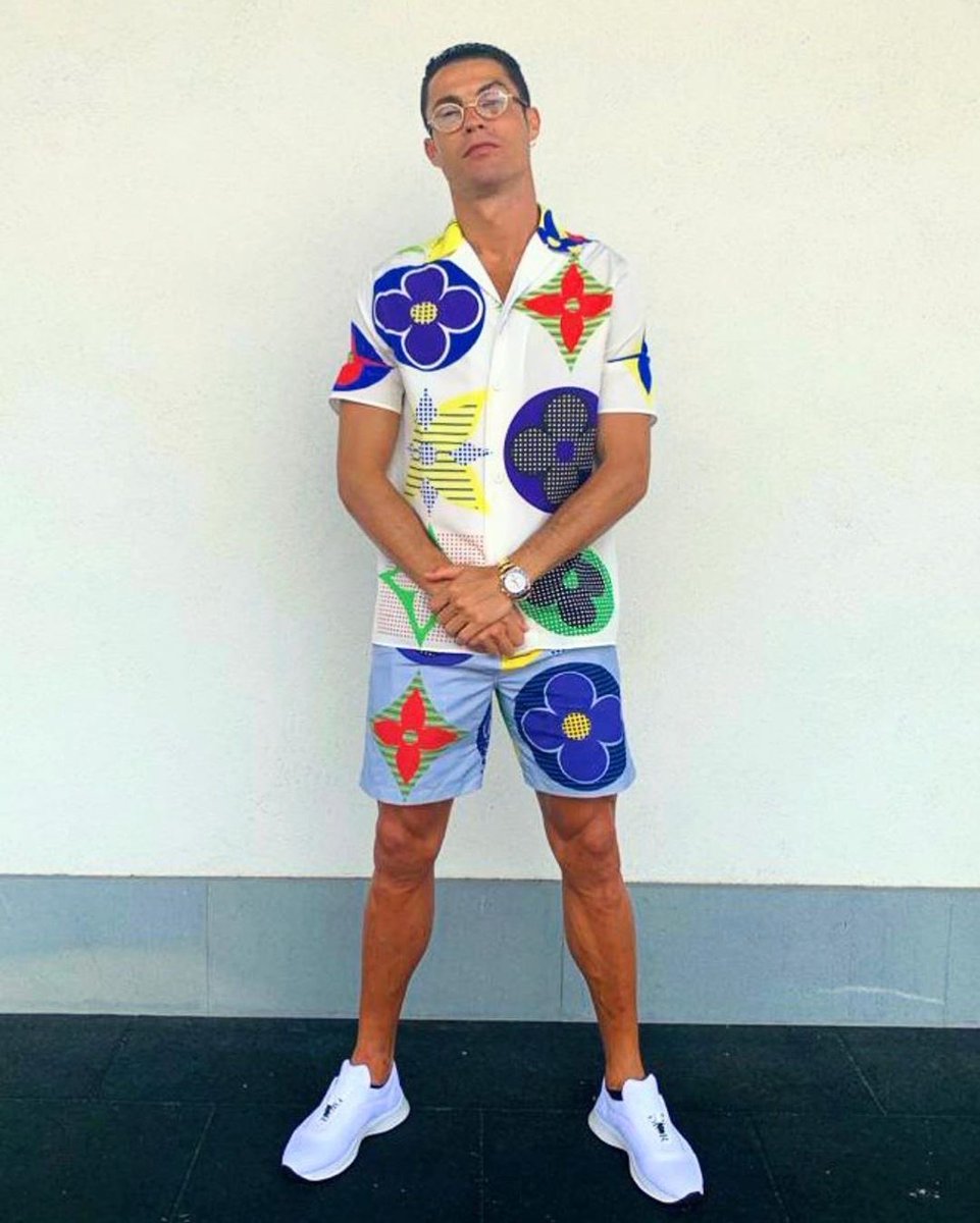 Cristiano Ronaldo on X: Starting the weekend with a good vibe and a good  style🤪  / X