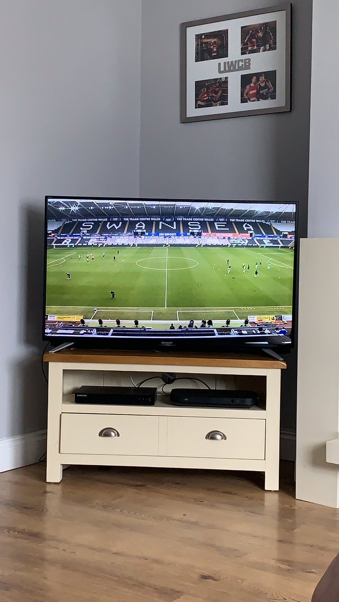 Up the swans  ⚽️ 3 points plz <a href="/SwansOfficial/">Swansea City AFC</a>