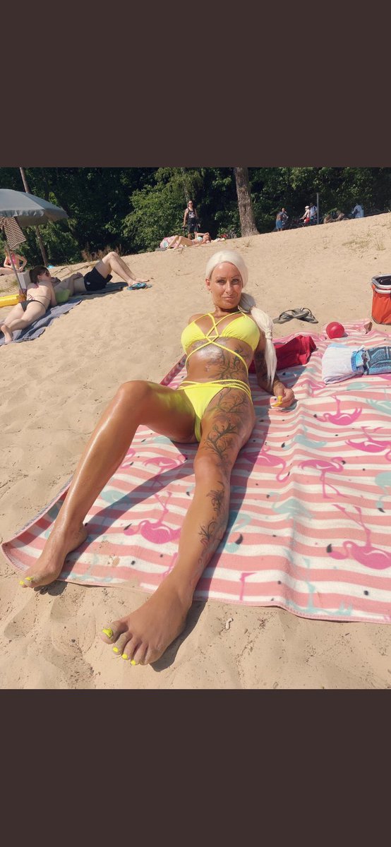 Siri853's tweet photo. God sommer! #Norway #fintvær #Happy #Coronasverige #modellife #glamour https://t.co/E4ytRdFOSE