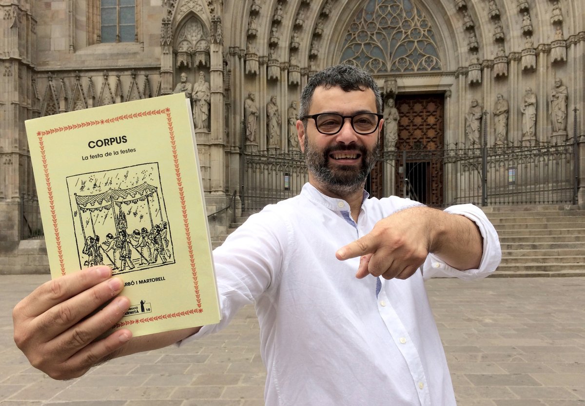 OnaLlibres's tweet photo. Presentem el llibre "Corpus, la festa de les festes", tot gaudint d'un bon glop de ratafia de l'Ermità (@CalendariErmita). 

Avui, 29 de juny a les 19 h, amb Amadeu Carbó, l'autor, acompanyat de Norbert Tomàs, d'Edicions Morera, i Ramon Ollé en nom de l’Arquebisbat de Barcelona https://t.co/iewQe23cL4