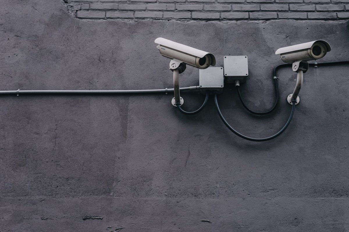 LGsecurity_CCTV's tweet photo. CCTV can provide a whole host of advantages within the building in which it is installed. Find out how we can help your business. Call us today on 01480 465203(Follow us @LGsecurity_CCTV)⠀
#securityawareness #CCTV #SafetyFirst #Patrolling_Duty #ProtectOurHome #nobreakins https://t.co/ln4TlTKTYA