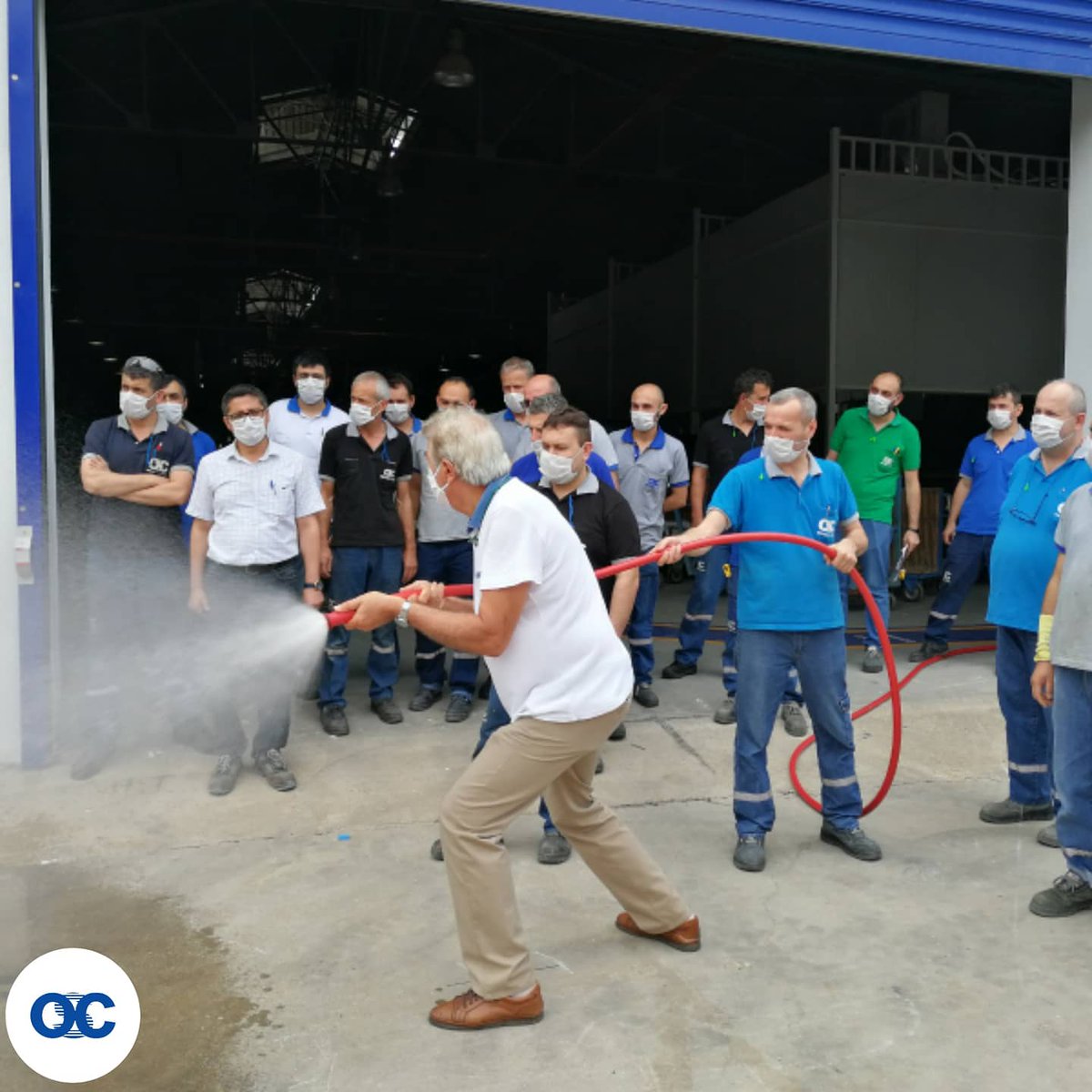 Tüm önlemlerle eğitimlerimiz devam ediyor. Sabih COŞKUNCU tarafından "Yangın ve hidrant eğitimi"mizi tamamladık. Kendisine değerli bilgilerini bizimle paylaştığı için teşekkür ederiz.
#ortakcicam #ortakciglass #temperlicam #güvenlicam #cam #glass #otomotiv #mobilya #duşakabin