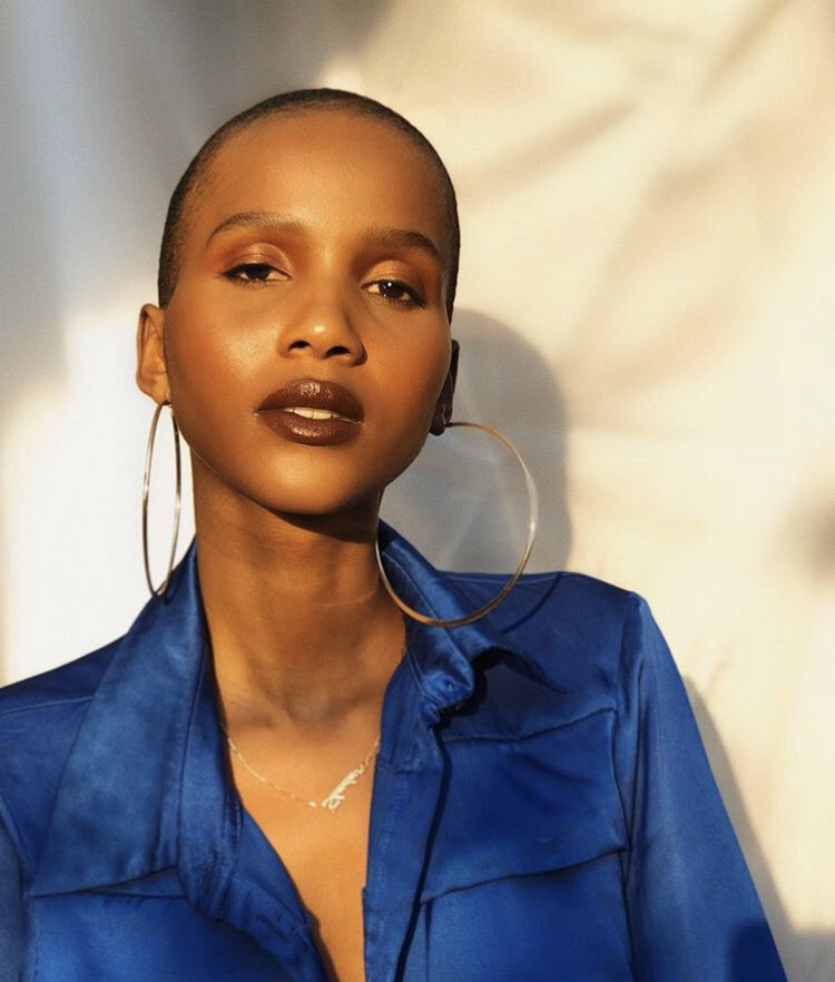 Chi_fhiwa's tweet photo. I followed Shudu before she was announced for Top 35. She was following just over 300 and I definitly didn’t expect a follow back. She had just over 1k followers.The propaganda is well oiled and has penetrated #VendaTwitter very hard. #ShuduForMissSA #ShuduMustRise #ShuduMustFall https://t.co/h0QYNv7c1r
