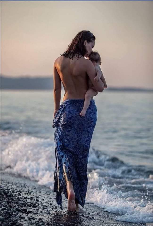 ely_1904's tweet photo. Nunca le digas a una mujer q no puede hacerlo.Recuerda q sólo ella ha podido bailar con 2 corazones y ha respirado con 4 pulmones.

Tan sólo ella ha podido llevar en su vientre el peso de 2 mundos y ha parido la vida a gritos. No le digas q no es capaz de algo xq es capaz d todo. https://t.co/4nLc0kDVrL