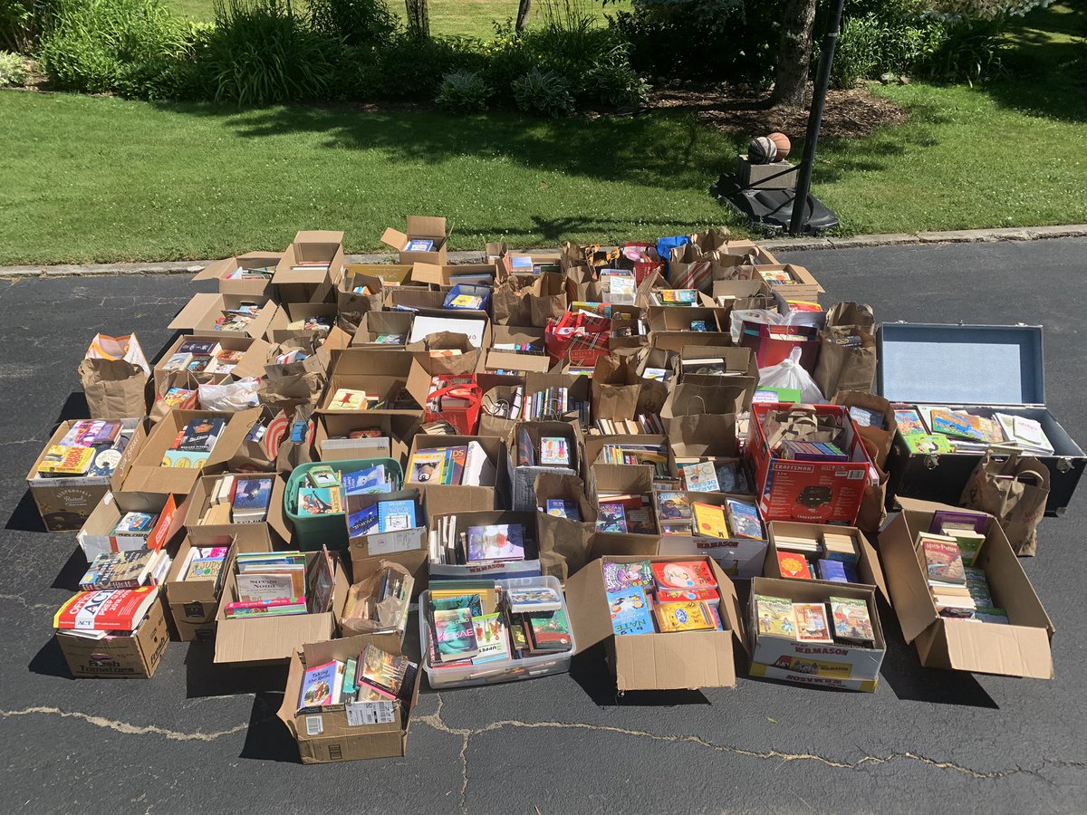 WriteRochester's tweet image. Our first book drive was a success! We were able to donate 2,827 books to Bright Red bookshelf! We truly appreciate everyone who donated; keep an eye out for more book drives soon!