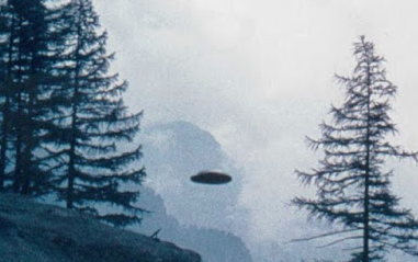La fotografía de Saas Fee: ¿Un encuentro ovni en los Alpes suizos? #OtraDimensiónVzla #Enigmas #Ovnis #ufo  infouno.cl/la-fotografia-…
