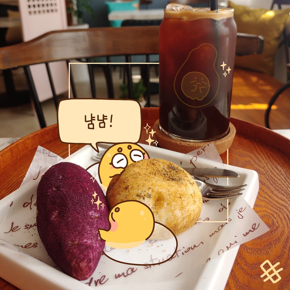 냠냠😋
.
.
#노릇노릇 #norutnorut #에그양 #그림 #노릇  #인스타툰 #캐릭터 #일기 #주말 #고구마빵 #감자빵 #쫄깃 #플로레스테이블 #florestable