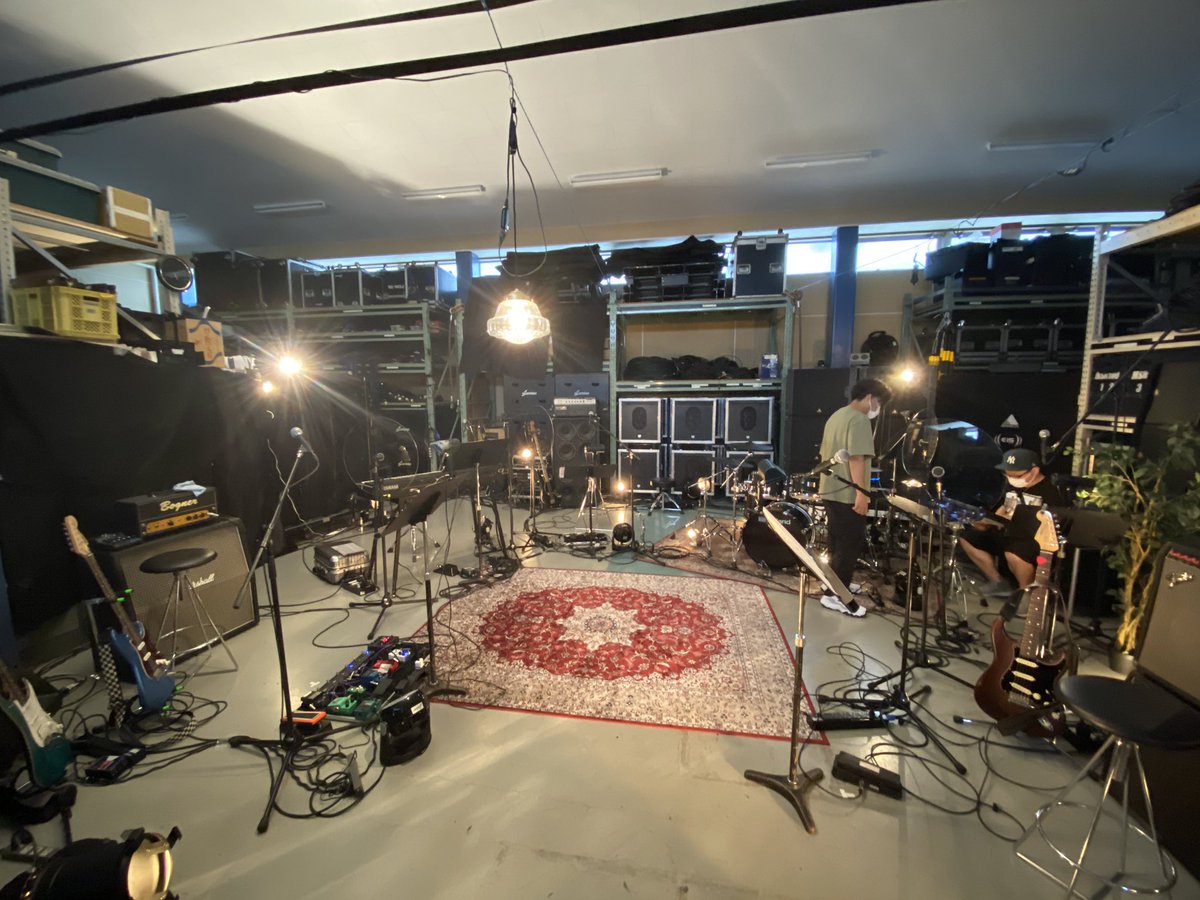 oyabakakusoyaro's tweet photo. 【Sunphonix Garage Live voj.2】
『わてらの音楽』
事故もなく無事に終わりましたー。
ドラマーがキャメラを回す新しいSTYLE
#sunphonix
#わてらの音楽 https://t.co/tVms5xeqKc